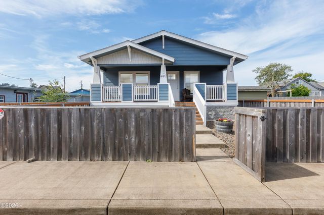 440 N Bay Street, Waldport