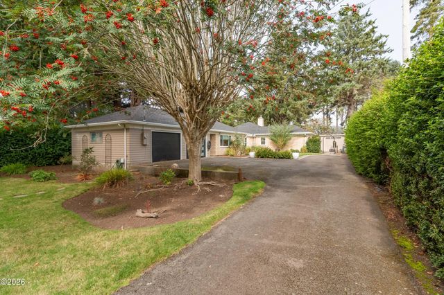 1903 Nw 37th Street, Lincoln City