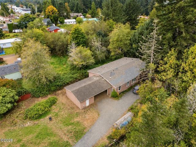 416 E Logsden Road, Siletz