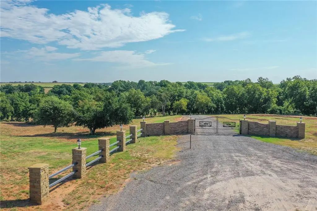 White Tail Road, Weatherford