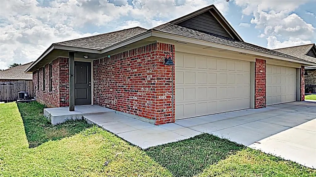 Residential Lease Real Estate for Sale located in the neighborhood of Stonehaven, in the city of Del City, OK