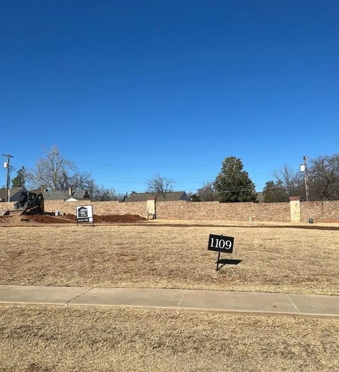 Land Real Estate for Sale located in the neighborhood of Cumberland Court, in the city of Nichols Hills, OK