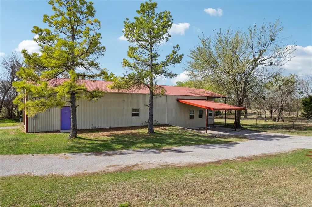 Residential Real Estate for Sale located in the neighborhood of Unplatted, in the city of Mustang, OK