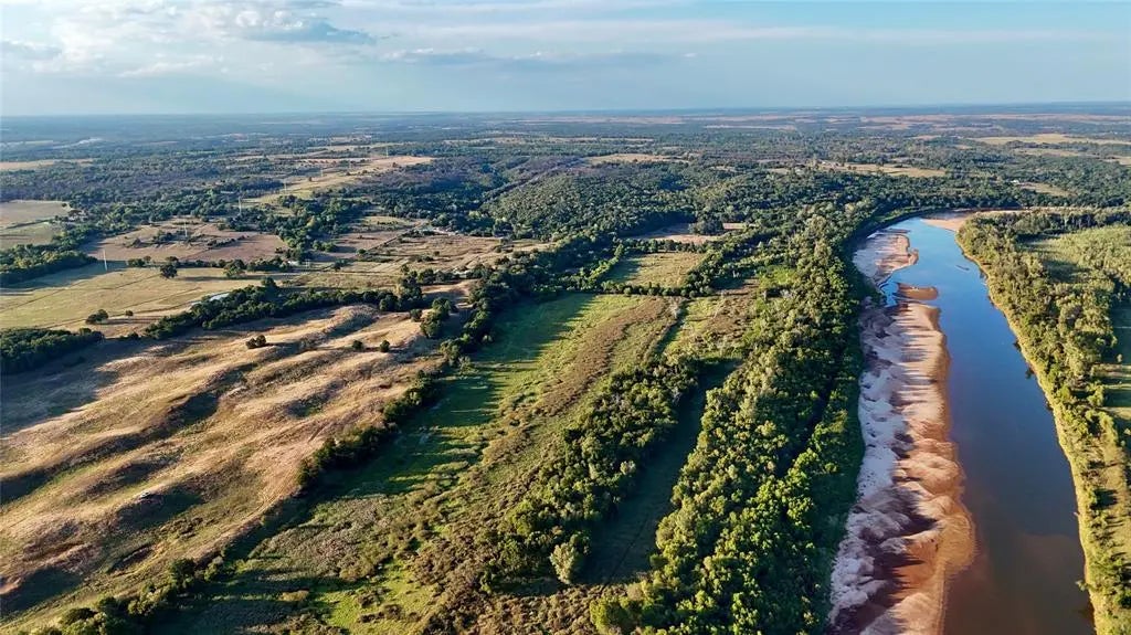 E 0670th #1 Road, Yale