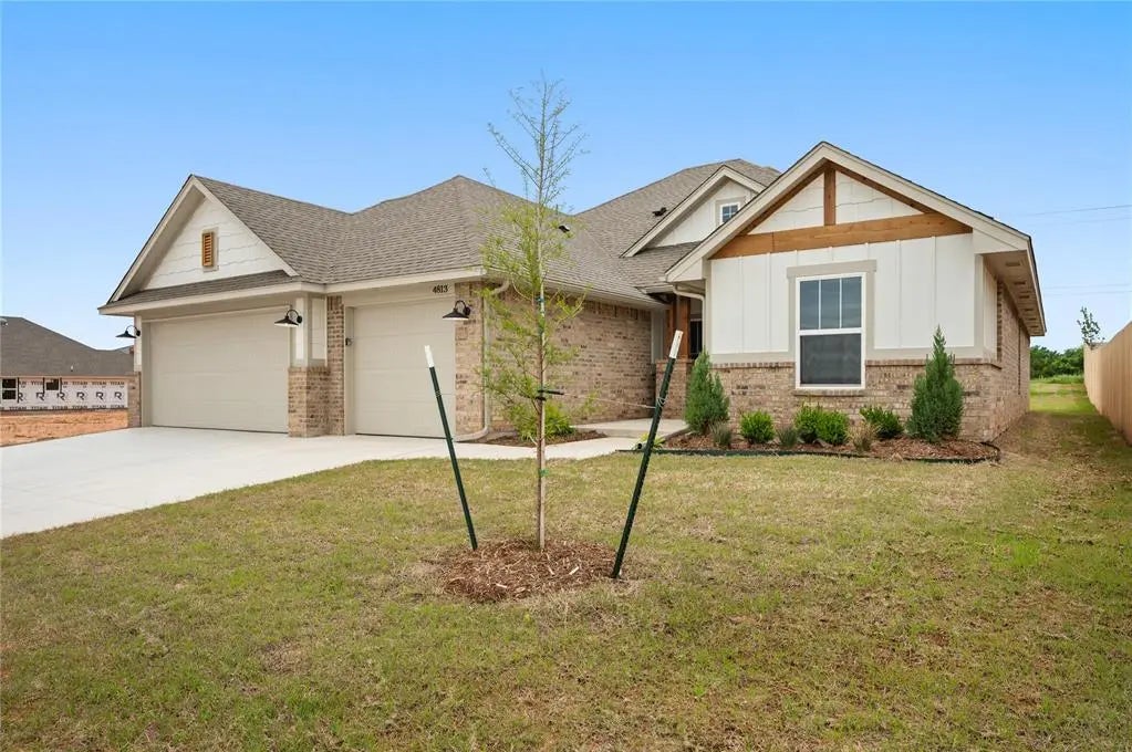 Residential Real Estate for Sale located in the neighborhood of Mustang Park II, in the city of Mustang, OK