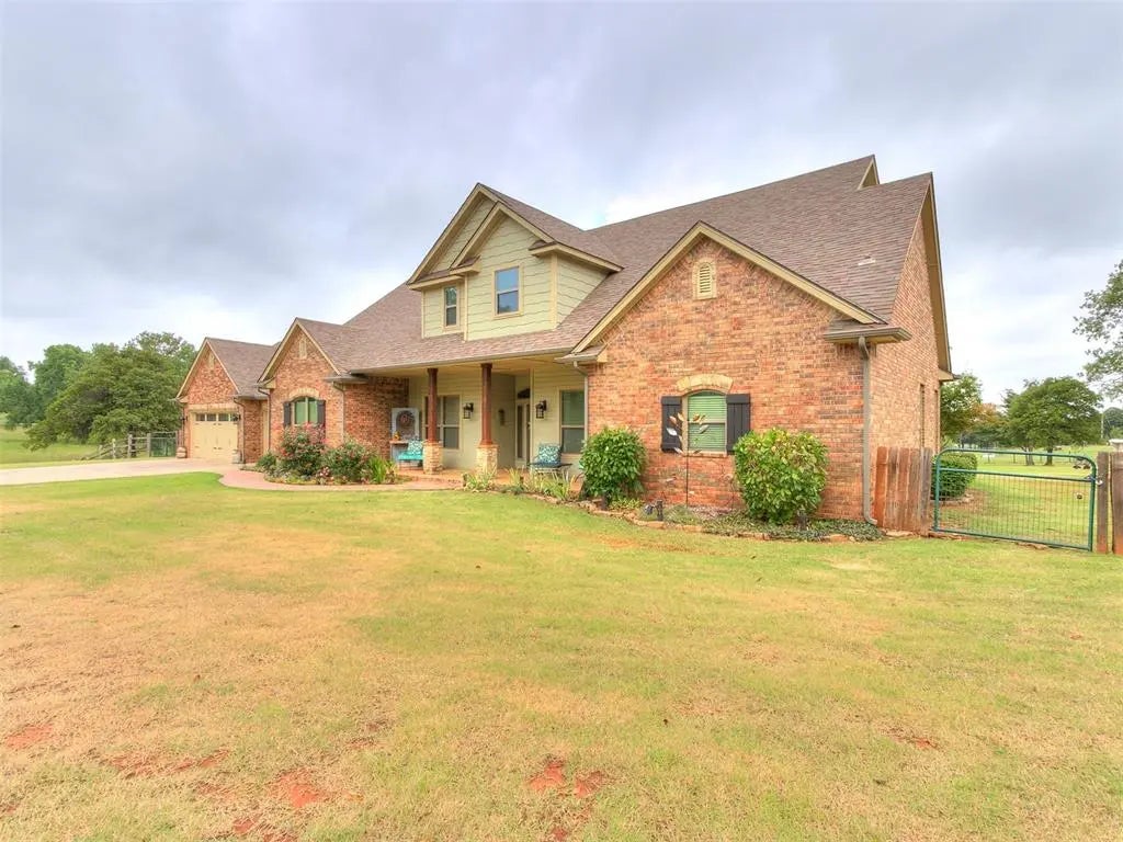 Residential Real Estate for Sale located in the neighborhood of Connelly Park 2, in the city of Norman, OK