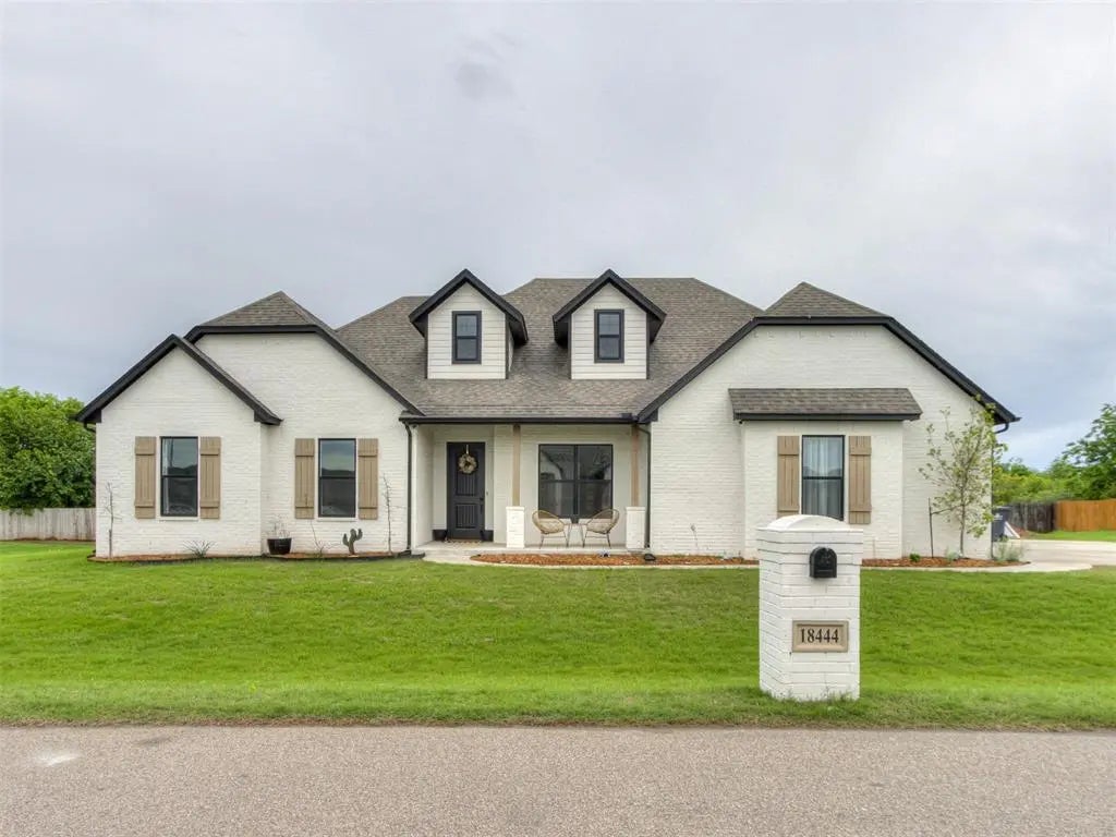 Residential Real Estate for Sale at 18444 Posse Trail in the city of Norman by MLS #1167792