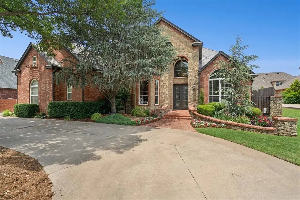 MLS #1175808 for Sale at 4609 Flint Ridge Drive, in the city of Norman, 73072