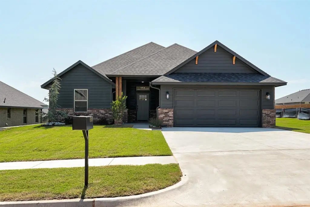 Residential Real Estate for Sale located in the neighborhood of Covell Valley, in the city of Edmond, OK
