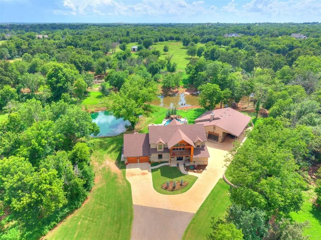 MLS #1178179 for Sale at 620 Se 48th Avenue, in the city of Norman, 73026