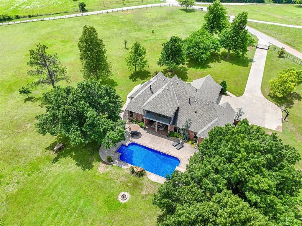 Residential Real Estate for Sale at 11900 Scenic Meadow Road in the city of Oklahoma City by MLS #1178807
