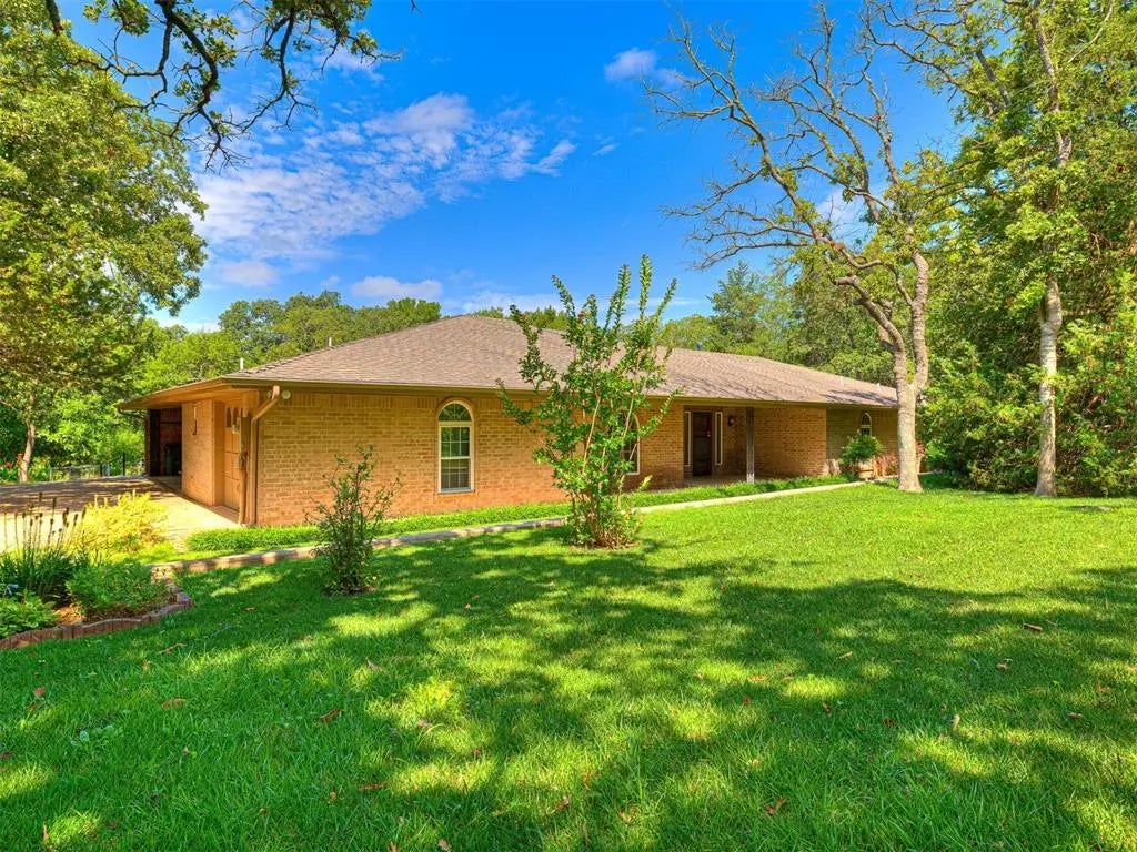 Residential Real Estate for Sale located in the neighborhood of Cedar Lane Park Estate, in the city of Norman, OK