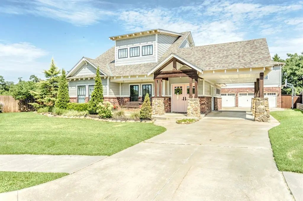 833 Gathering Leaves Way, Edmond