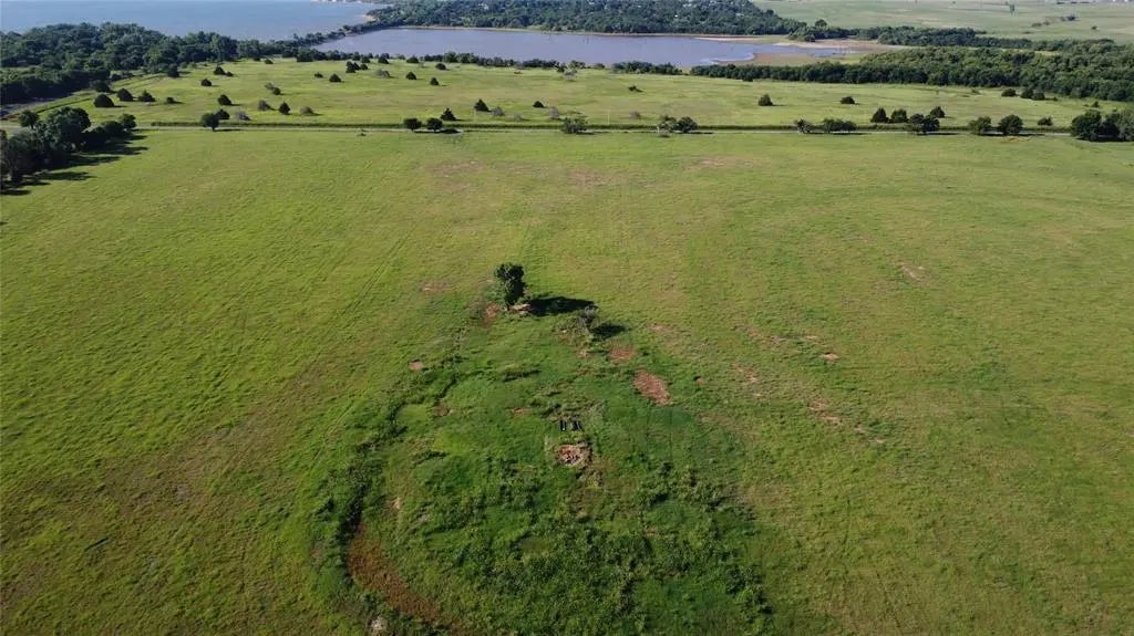 1100 Ne King Road, Apache