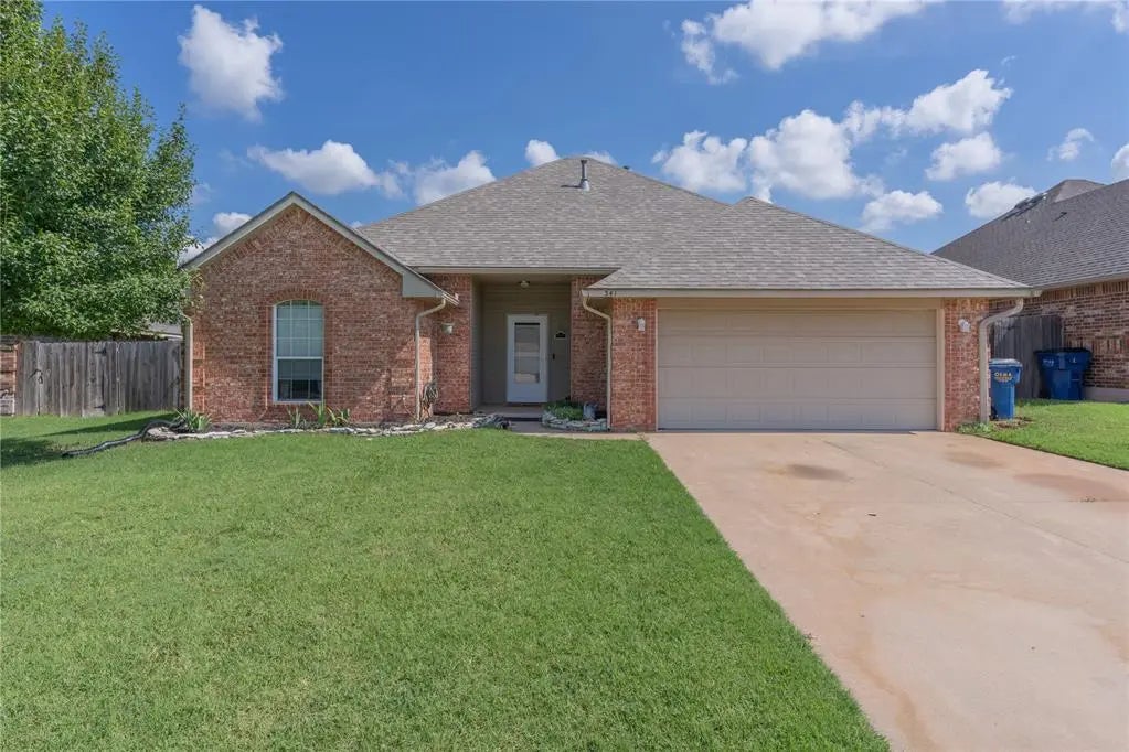 Residential Real Estate for Sale located in the neighborhood of Plantation 3rd Add, in the city of Mustang, OK