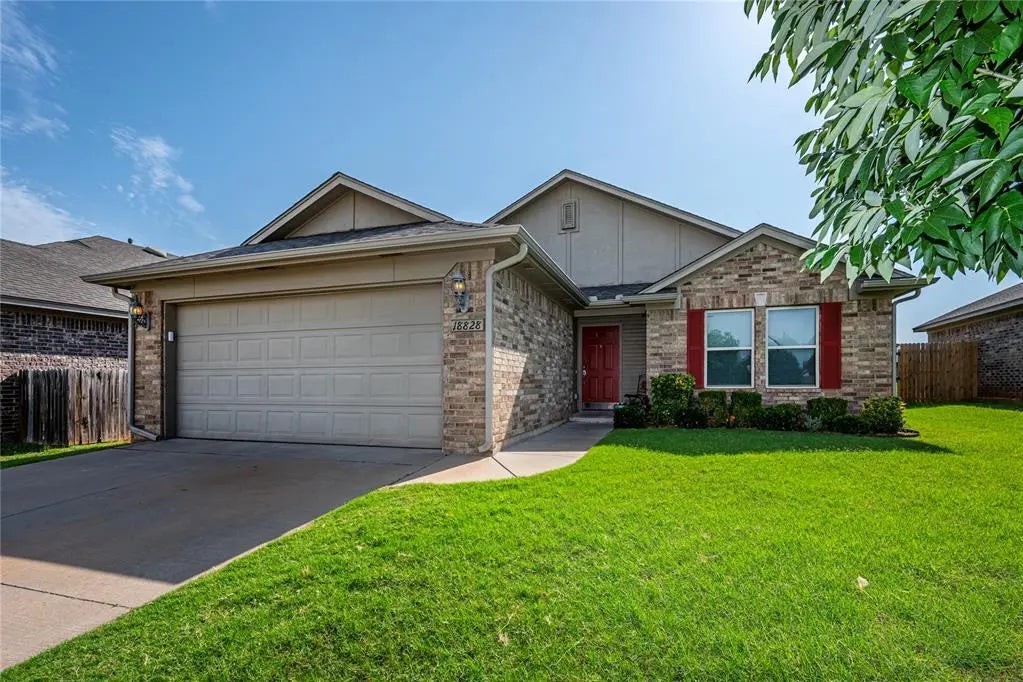 Residential Real Estate for Sale located in the neighborhood of Valencia Park Sec 11, in the city of Edmond, OK