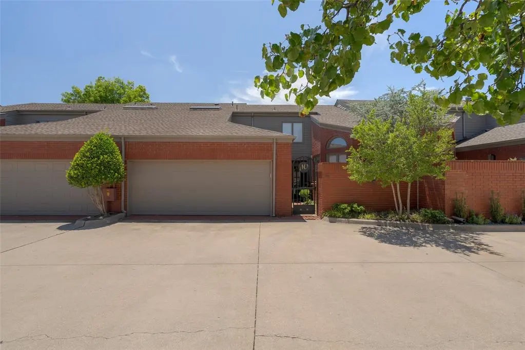 Residential Real Estate for Sale at 2825 Nw Grand Boulevard 14 in the city of Oklahoma City by MLS #1182922