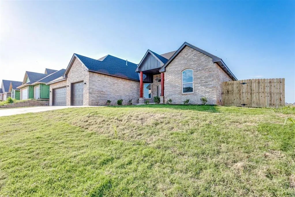 Residential Real Estate for Sale located in the neighborhood of Morgan Creek Sec 3, in the city of Oklahoma City, OK