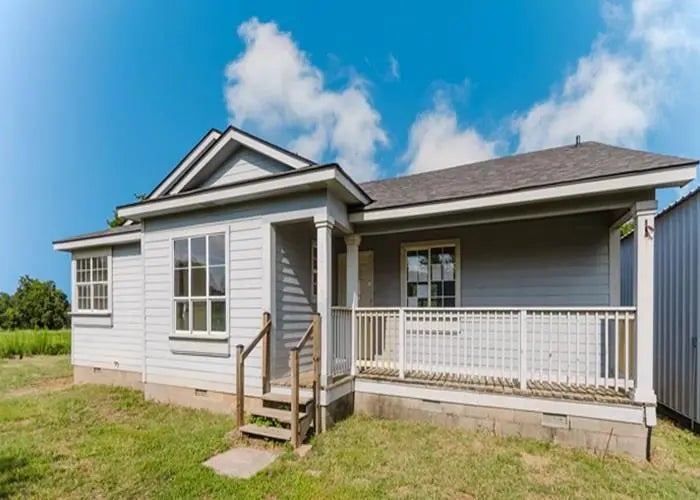 Residential Real Estate for Sale located in the neighborhood of Unpltd Pt Sec 09 13n 1w, in the city of Jones, OK