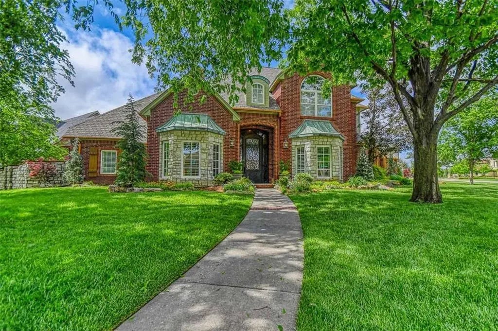 Residential Real Estate for Sale located in the neighborhood of Brookhaven 33, in the city of Norman, OK