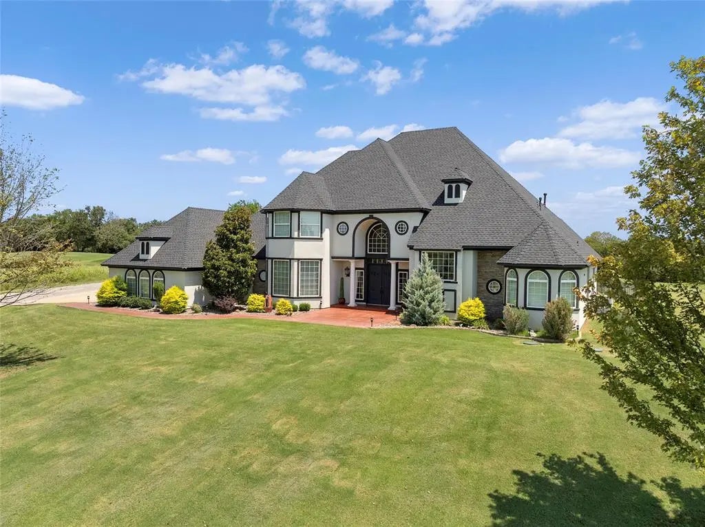 MLS #1185411 for Sale at 2302 Clubhouse Drive, in the city of Blanchard, 73010