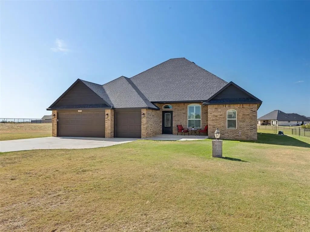 Residential Real Estate for Sale located in the neighborhood of 15-07N-05W LOT 12 WINTER PARK FARMS PHASE 1, in the city of Blanchard, OK