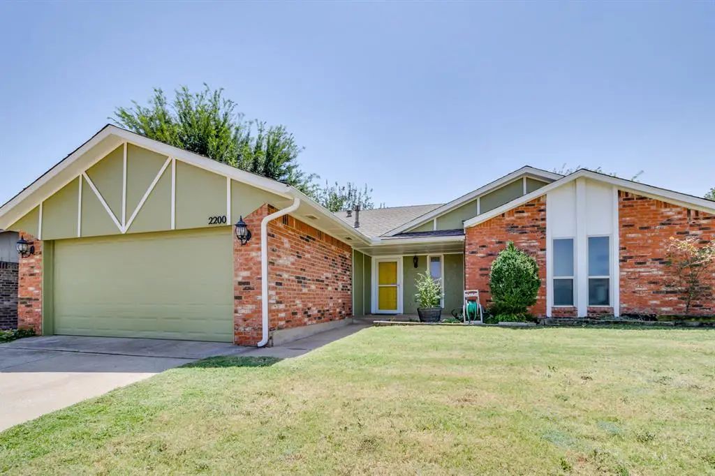 2200 Lazy Brook Trail, Edmond