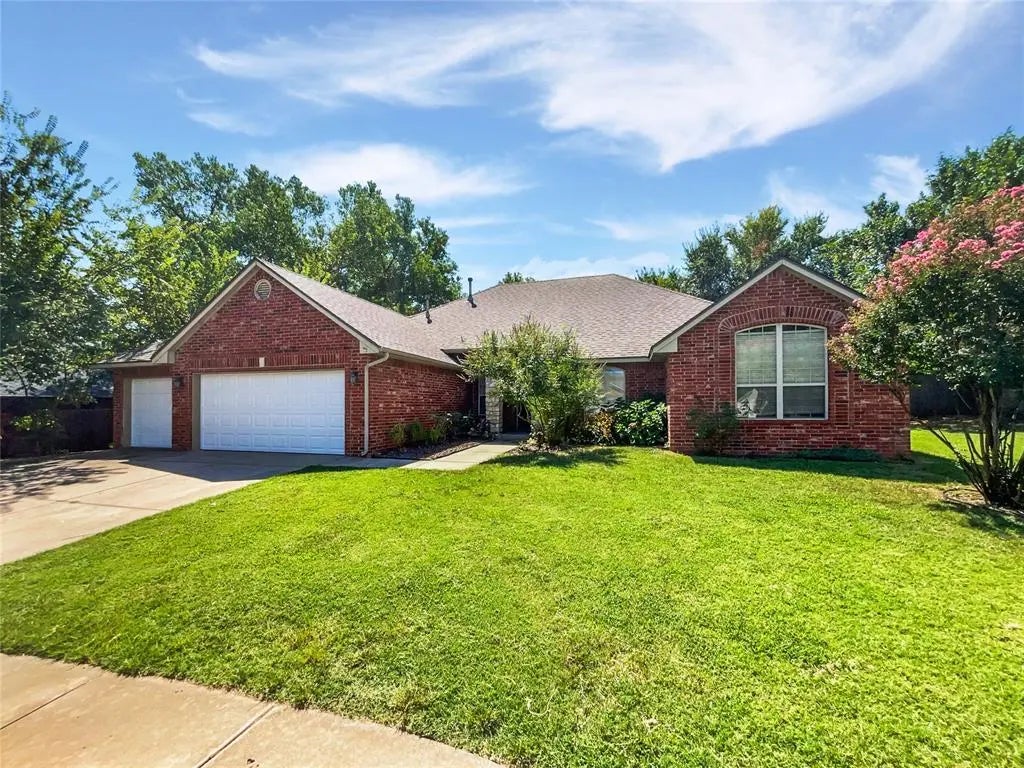 Residential Real Estate for Sale located in the neighborhood of HALL PARK 7 LOT 15 BLOCK 1, in the city of Norman, OK