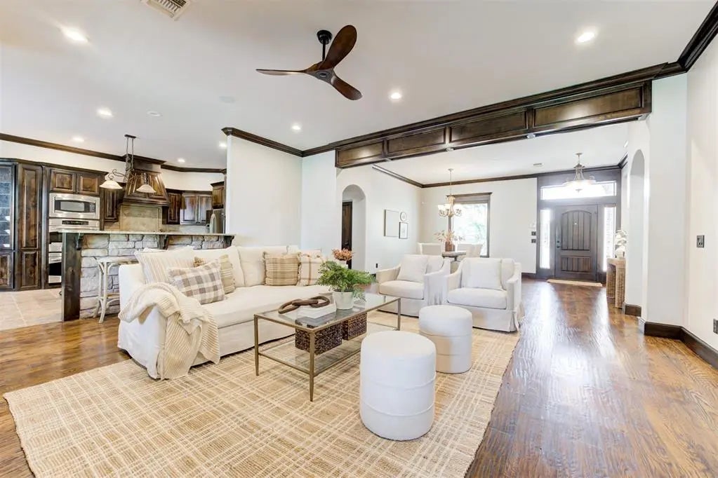 Residential Real Estate for Sale located in the neighborhood of Willows Add, in the city of Moore, OK