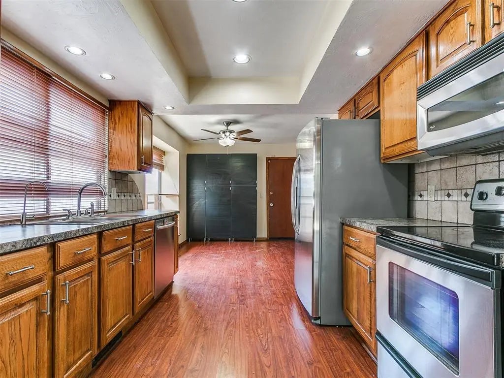 6905 Bear Canyon Drive, Oklahoma City