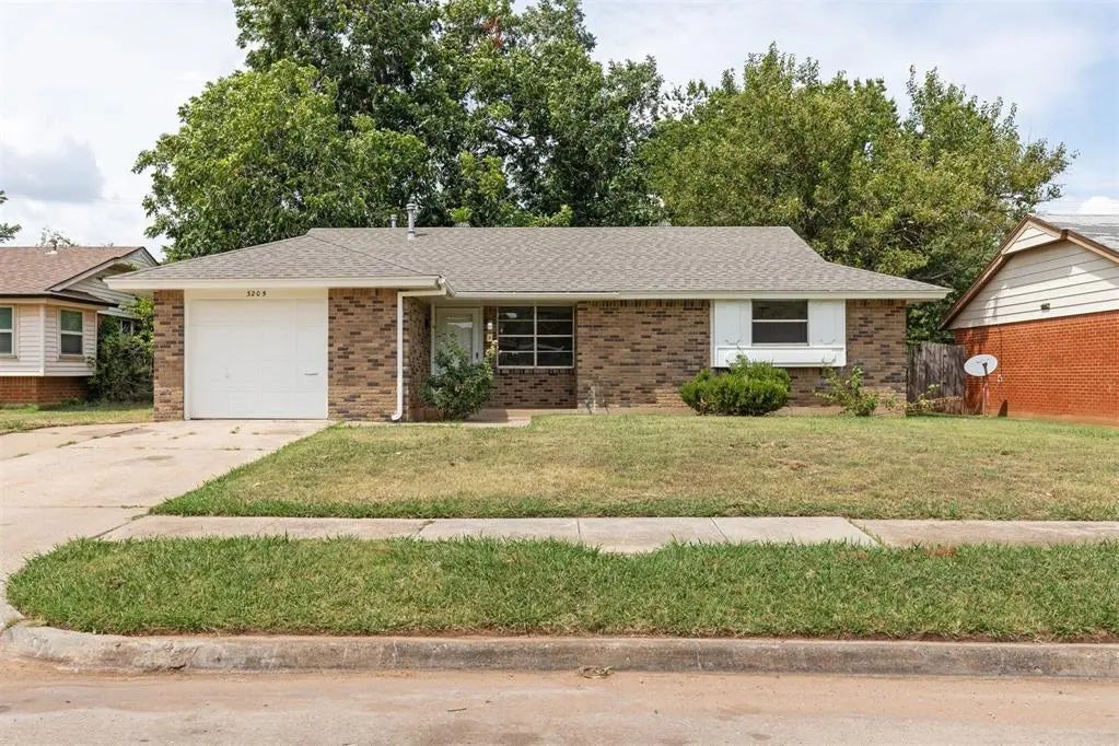 Residential Real Estate for Sale located in the neighborhood of LEONHARDTS OAK RIDGE 014 006, in the city of Del City, OK