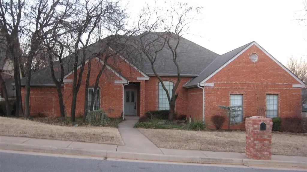 Residential Real Estate for Sale located in the neighborhood of Faircloud Hills To Edmond, in the city of Edmond, OK