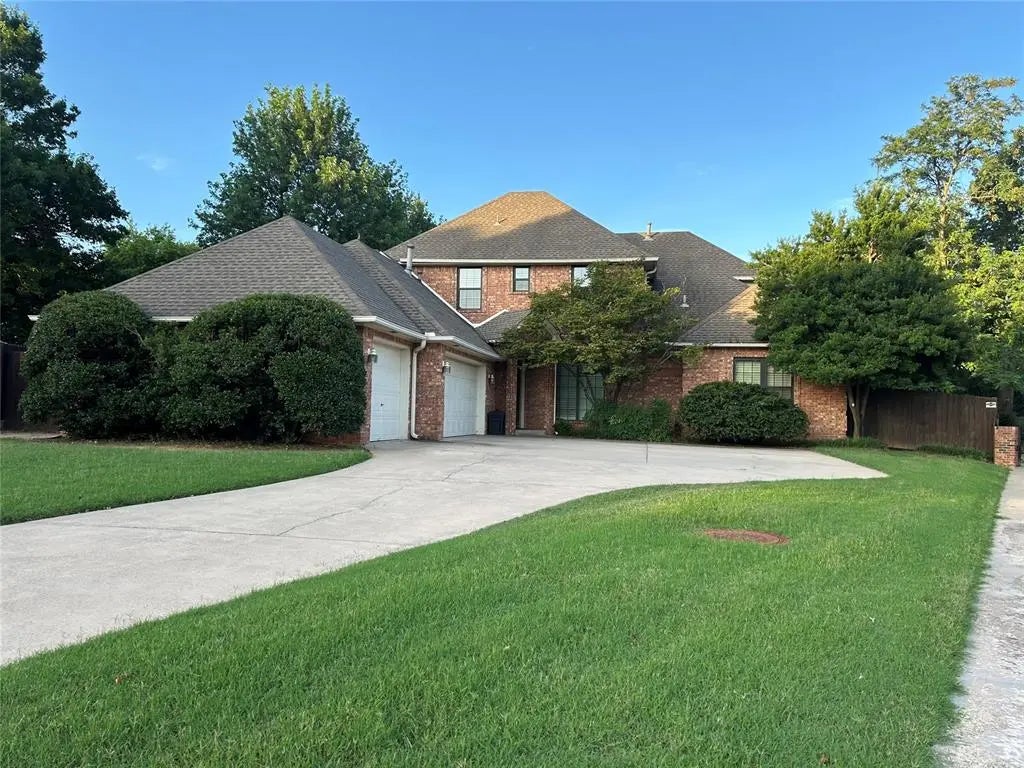 Residential Real Estate for Sale located in the neighborhood of Crystal Lakes, in the city of Norman, OK