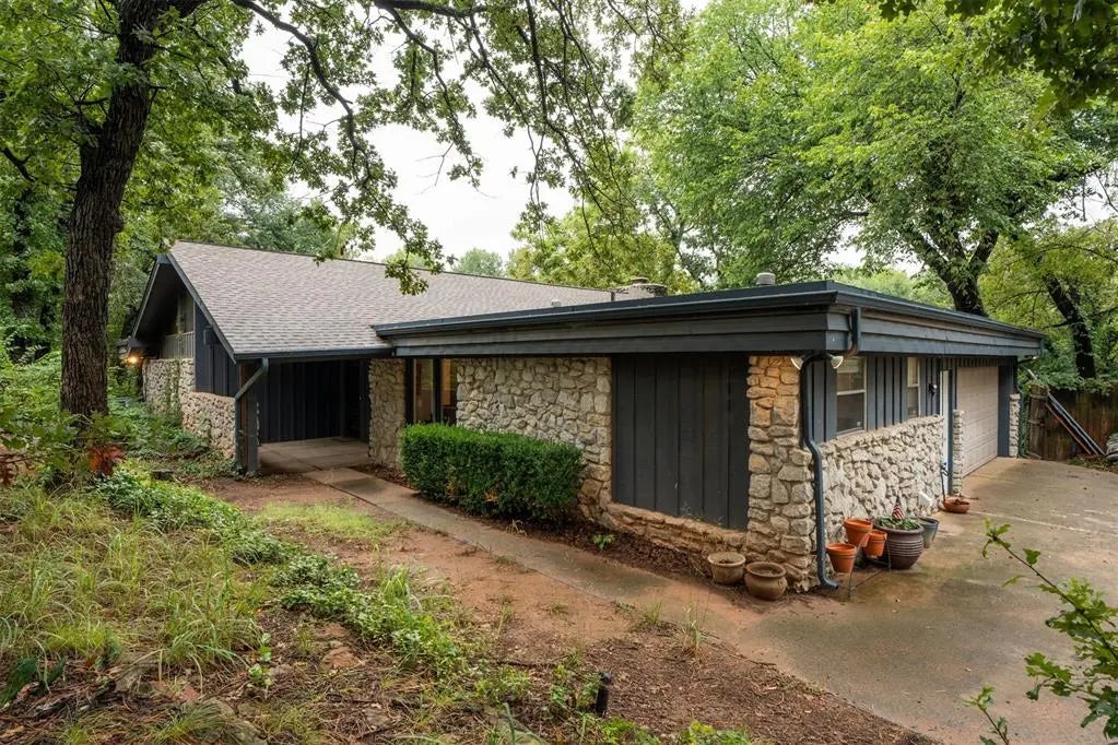 Residential Real Estate for Sale located in the neighborhood of Rolling Creek, in the city of Edmond, OK