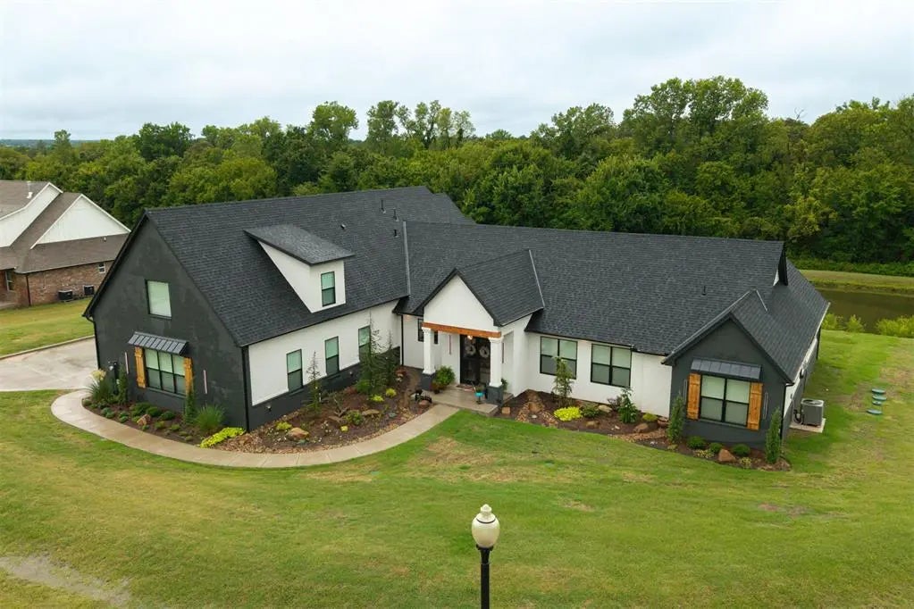 Residential Real Estate for Sale located in the neighborhood of Hidden View Acres, in the city of Blanchard, OK