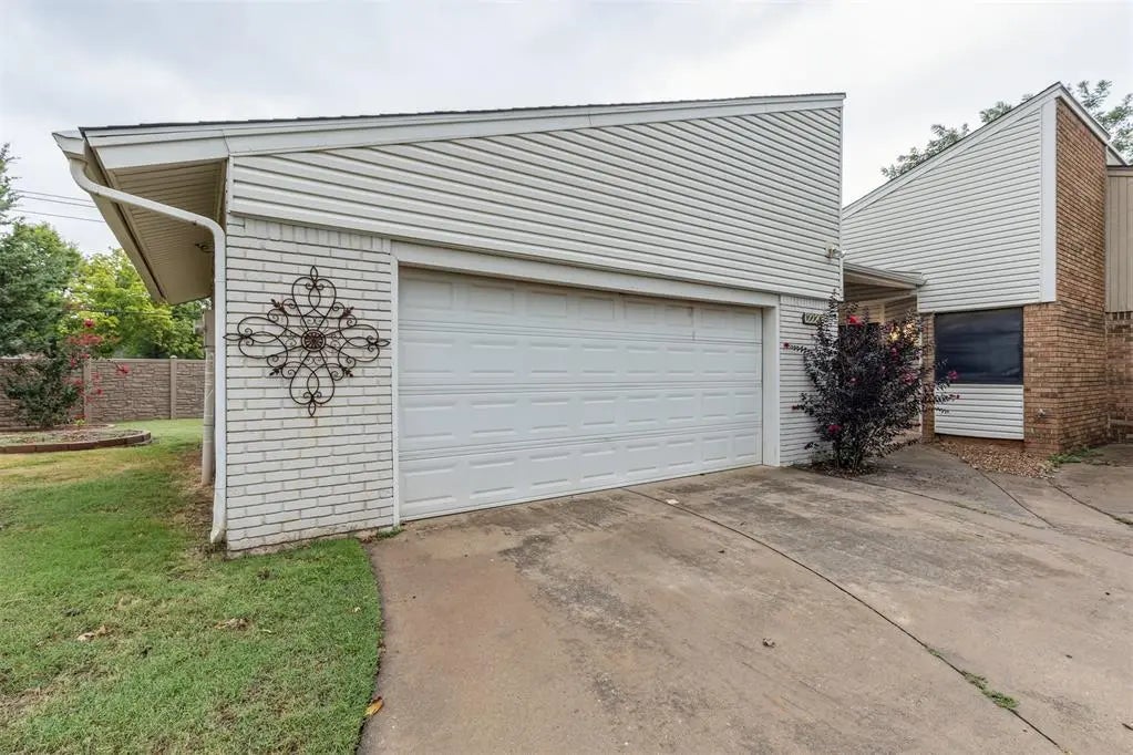 12220 Banyan Lane, Oklahoma City