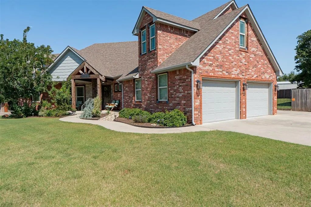 Residential Real Estate for Sale located in the neighborhood of Mockingbird Estates, in the city of Blanchard, OK