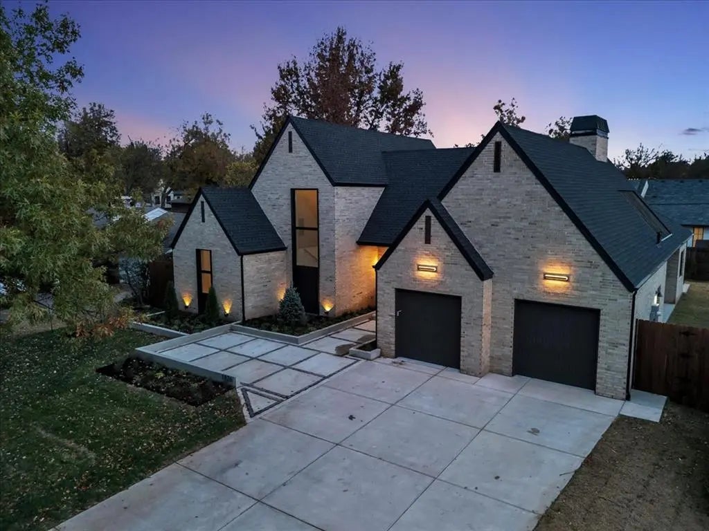 1826 Drakestone Avenue, Nichols Hills, OK, 73120 For Sale