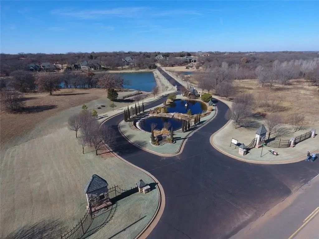 3400 Brook Valley Drive, Jones