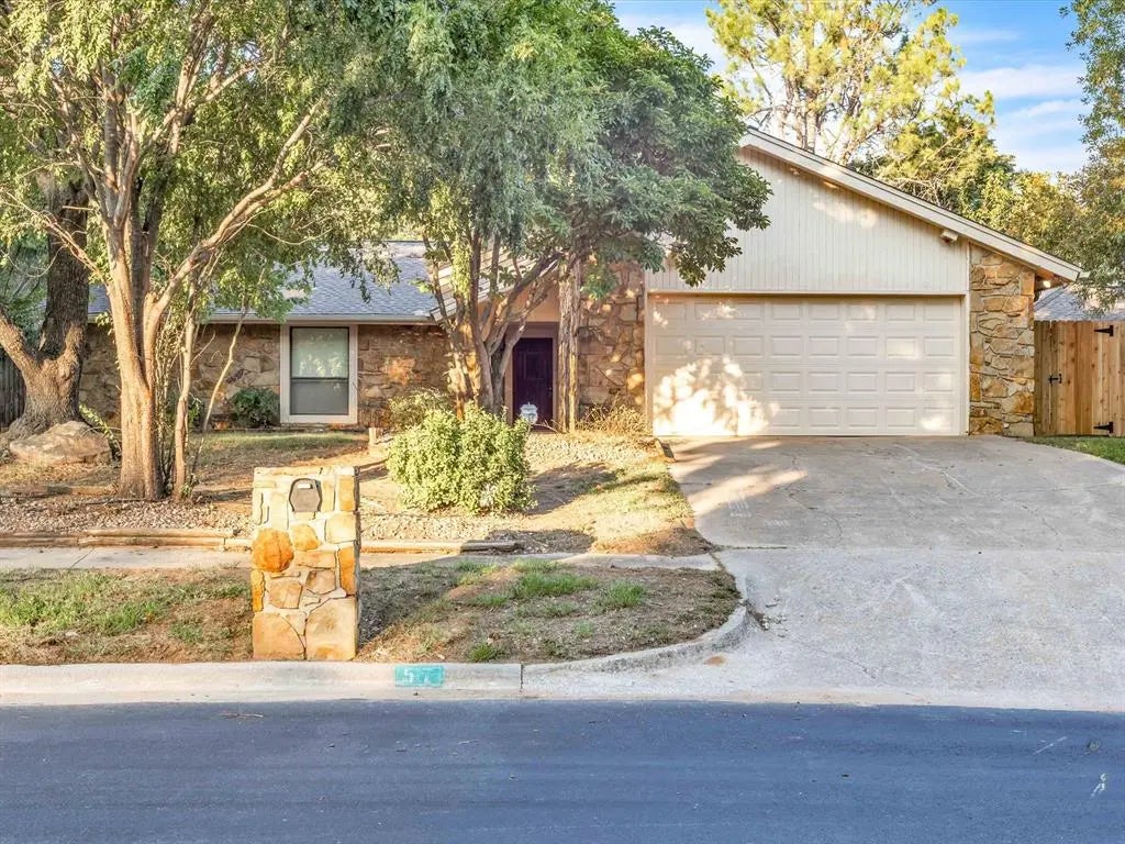 Residential Real Estate for Sale located in the neighborhood of Quail Brook 1, in the city of Norman, OK