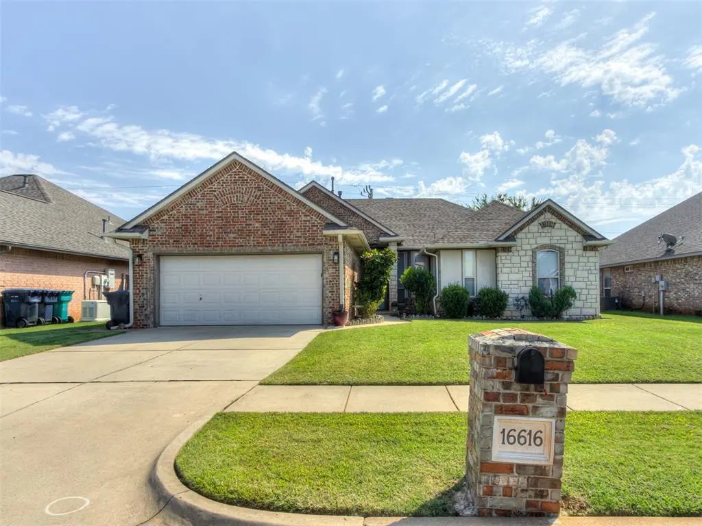 Residential Real Estate for Sale located in the neighborhood of Summerridge Ph II, in the city of Edmond, OK