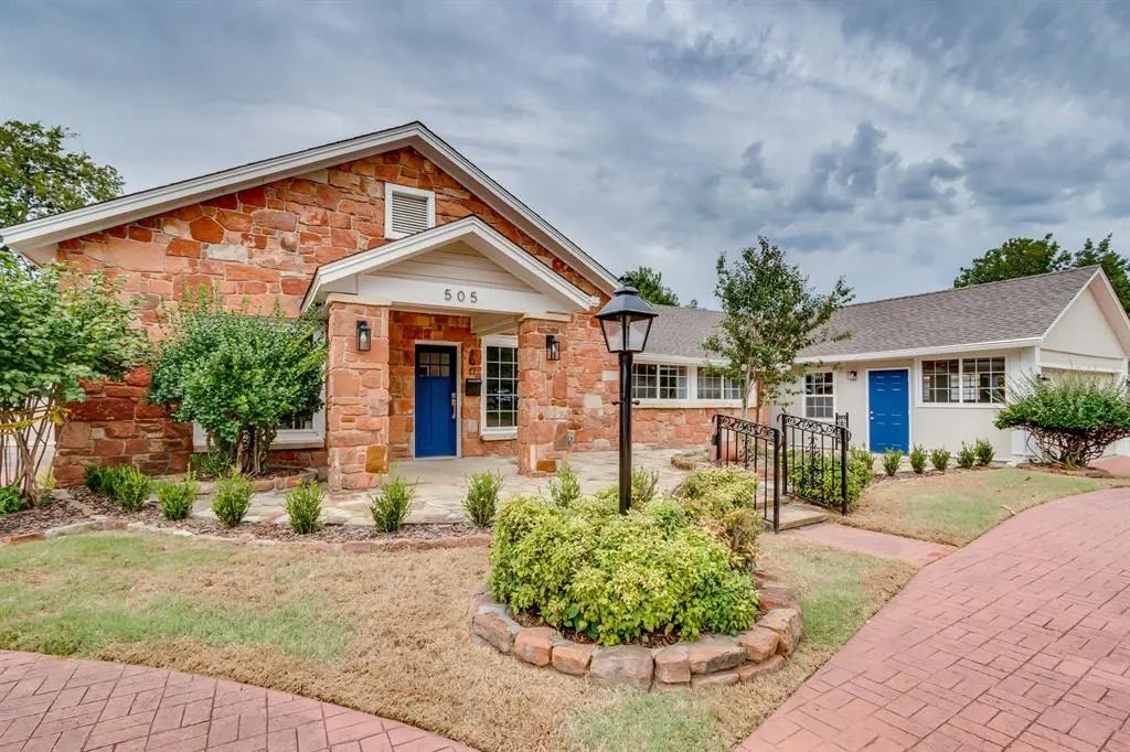 Residential Real Estate for Sale located in the neighborhood of Rossmore Add Edmond, in the city of Edmond, OK