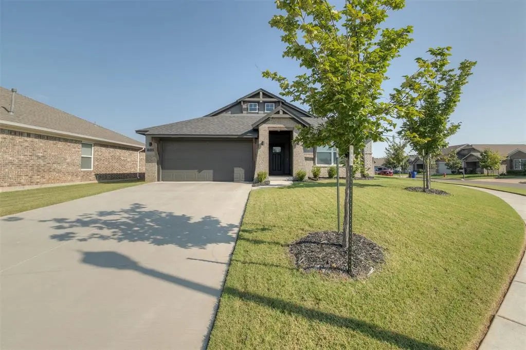Residential Real Estate for Sale at 601 Blue Fish Road in the city of Norman by MLS #1192102