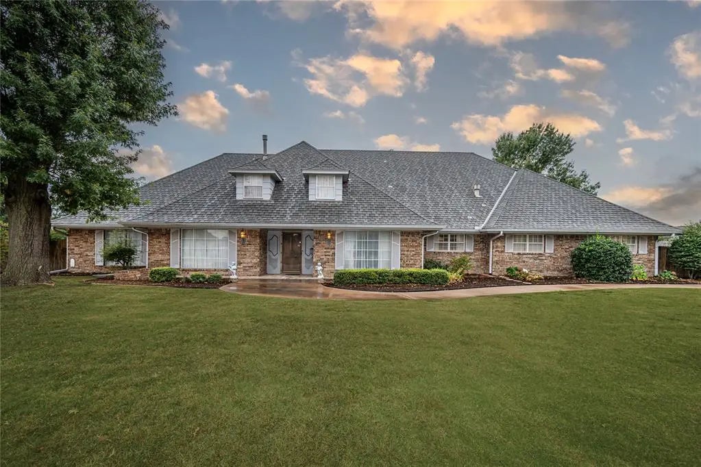 Residential Real Estate for Sale located in the neighborhood of Burke Northridge Manor, in the city of Oklahoma City, OK