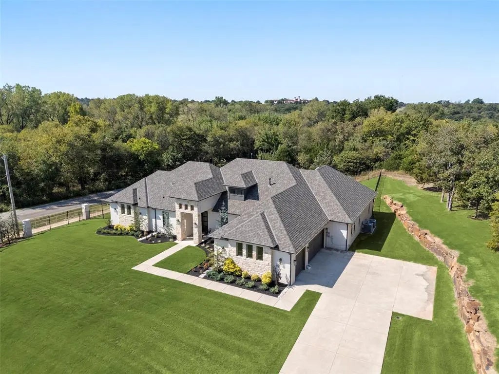 Residential Real Estate for Sale located in the neighborhood of Autumn Park Ph 1, in the city of Oklahoma City, OK