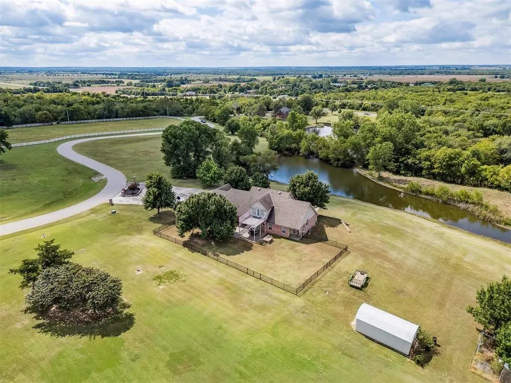 Residential Real Estate for Sale at 725 Pleasant Drive in the city of Oklahoma City by MLS #1193245