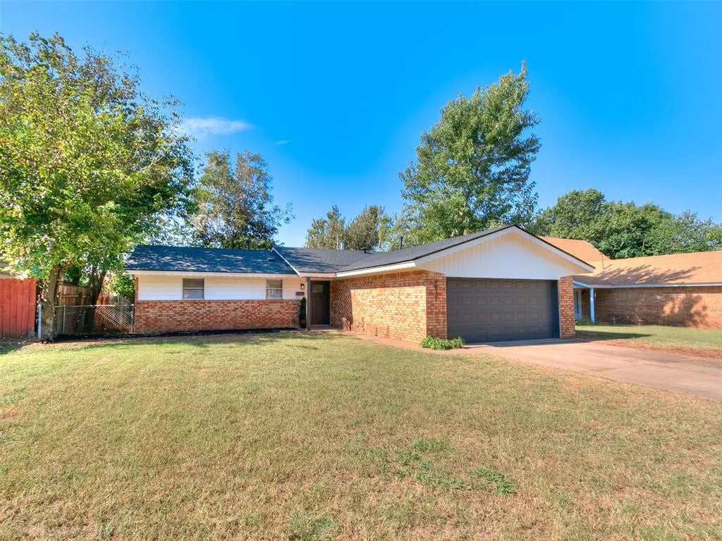 Residential Real Estate for Sale located in the neighborhood of Del Crest Heights 3rd, in the city of Del City, OK