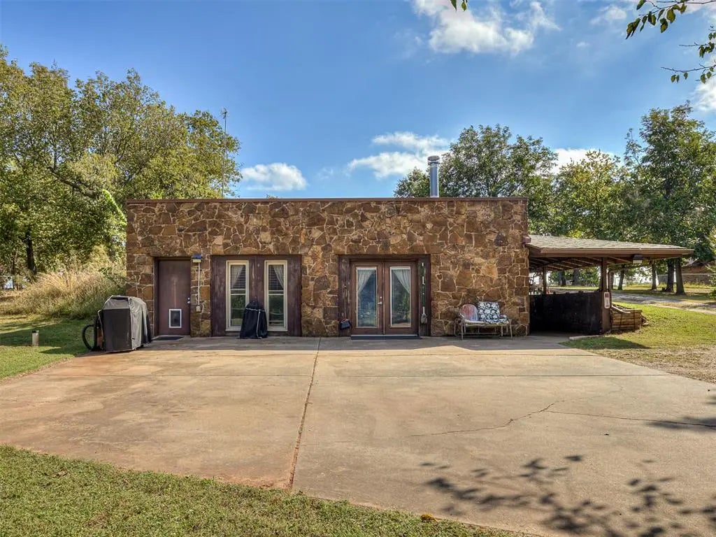 Residential Real Estate for Sale located in the neighborhood of ROLLING OAKS, in the city of Newcastle, OK