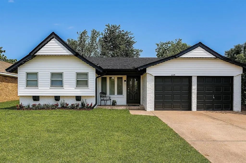 Residential Real Estate for Sale located in the neighborhood of Highschool 3 Moore, in the city of Moore, OK