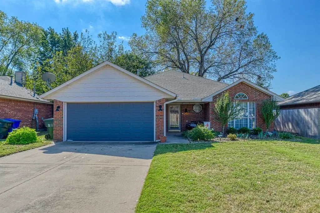 Residential Real Estate for Sale located in the neighborhood of Cambridge Place, in the city of Norman, OK